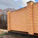 ворота кирпичный забор